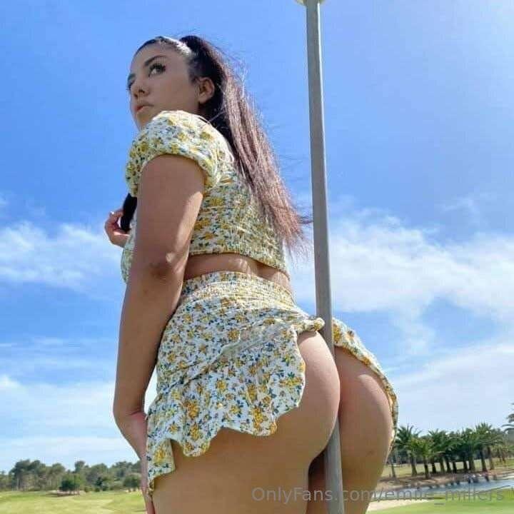 Do you like my skirt?🥰🙈