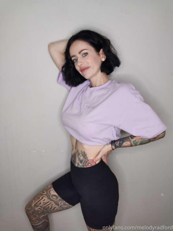 Inked and petite 🤤 what body type turns you on the most? Hel..
