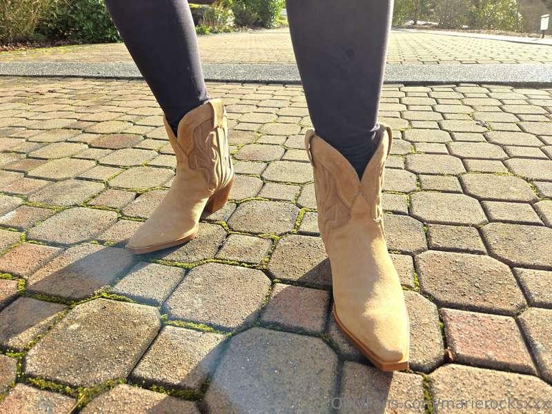 FEET (BOOT) FEED!