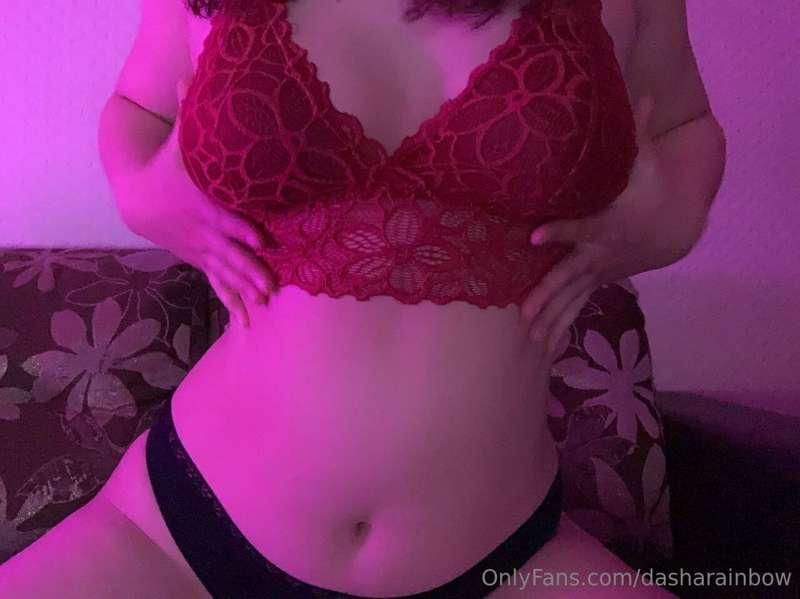 Red makes a girl sexier so make my ass red