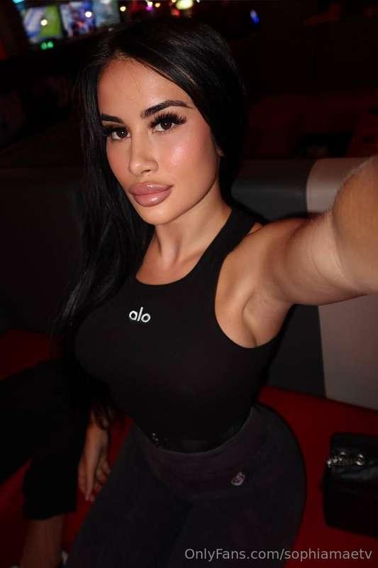 Bet you can't resist me😘