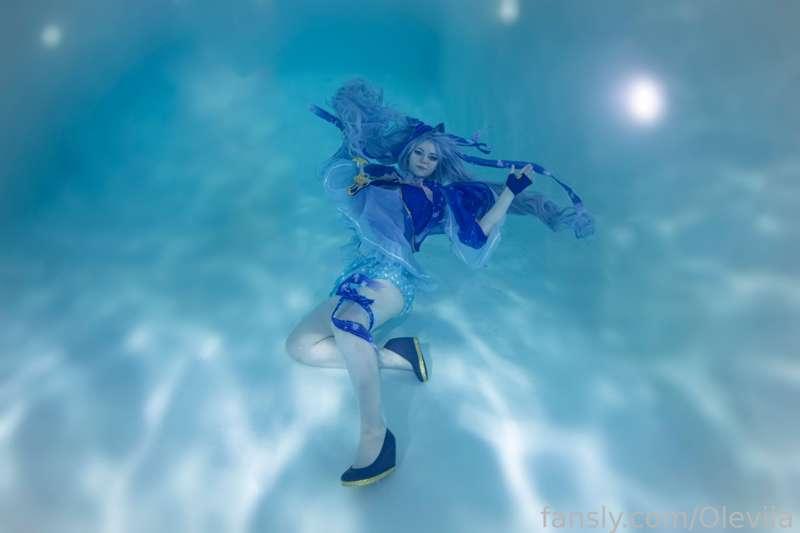 To make it more fun for you to wait for my Shibari 2B, I am posting a snow Miku dance to an orchestral instrumental version of my song. And beautiful underwater photos.
By the way, I wonder if you love photos as much as I do, or videos are the best?
In any case, I will be very grateful to you if you tell those who else can fall in love and subscribe to my work, because this will allow me to go to the pool more often and create exciting underwater projects!