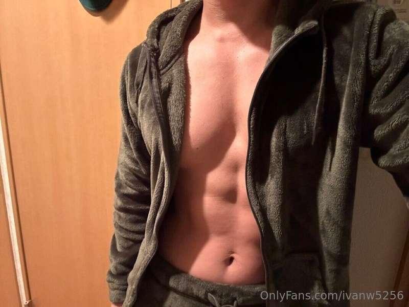 天氣真是太冷了 這樣秀身材可以嗎🥶tooooo cold