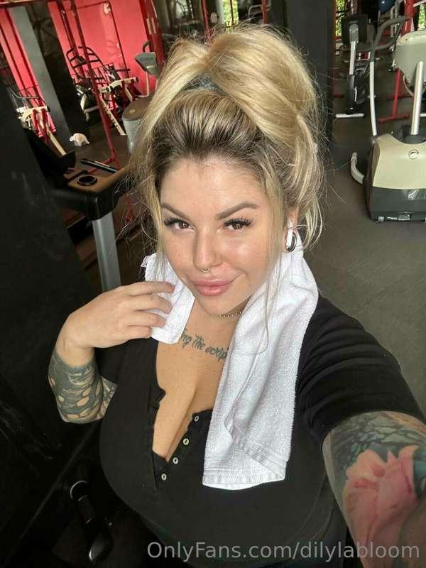 Kinda feeling down right now. What about you come cheer me u..