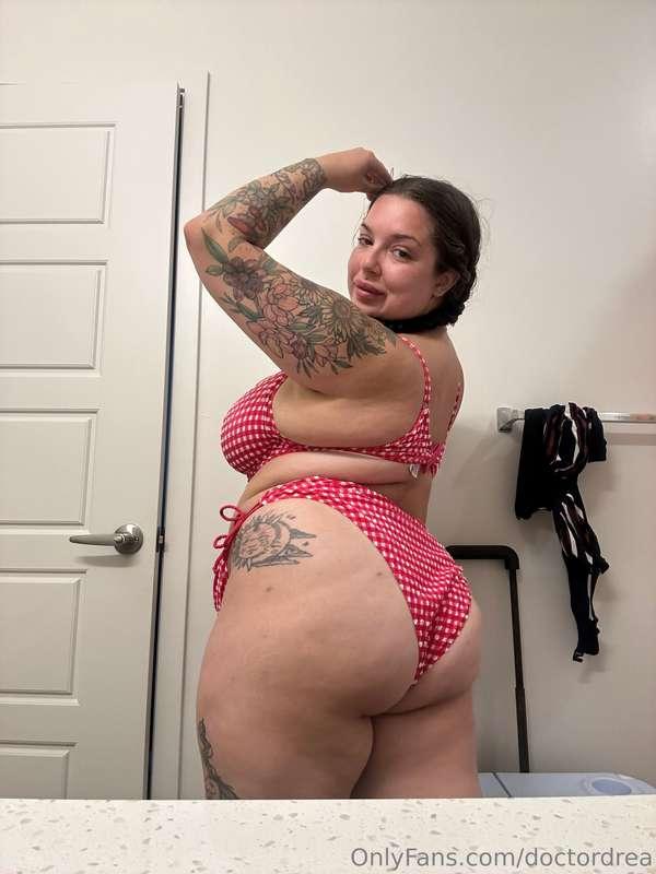 Message me if you like what you see 👀 i bet you'll like what..