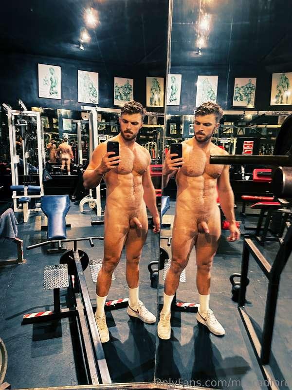 Tomorrow we workout as we should. Naked 😏