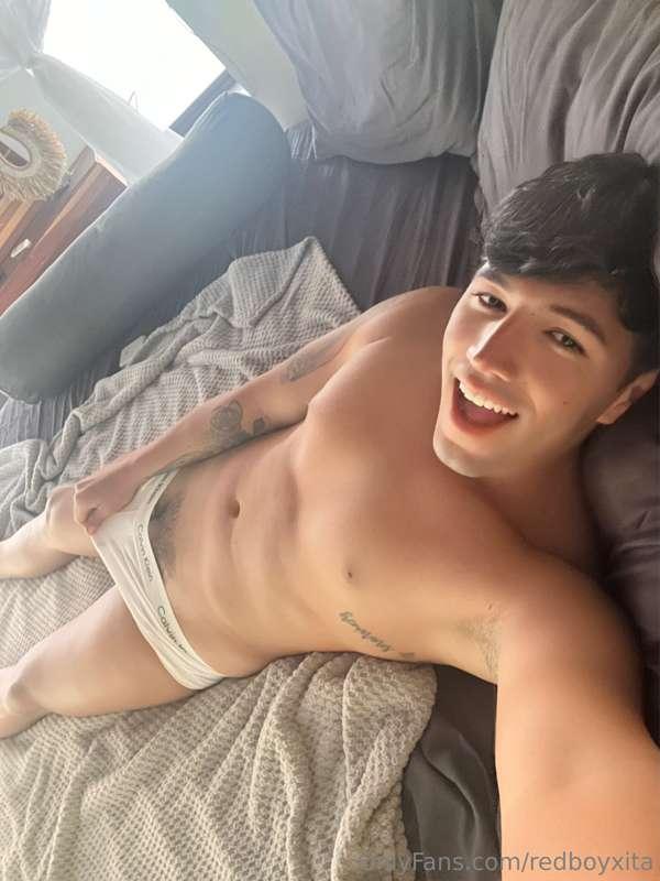 I have plenty of space for someone here in my bed 🫣
Who want..