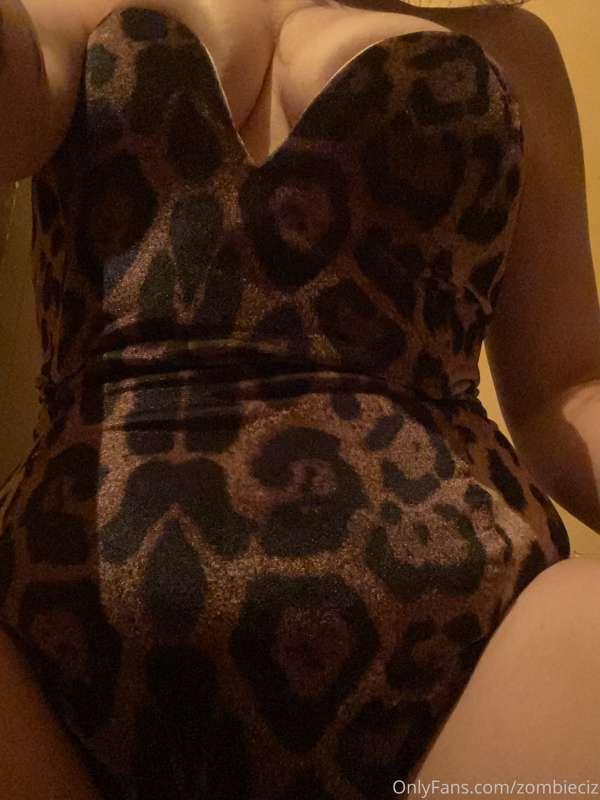 Classic sexy cat costume…🐱 💖😽 🎃