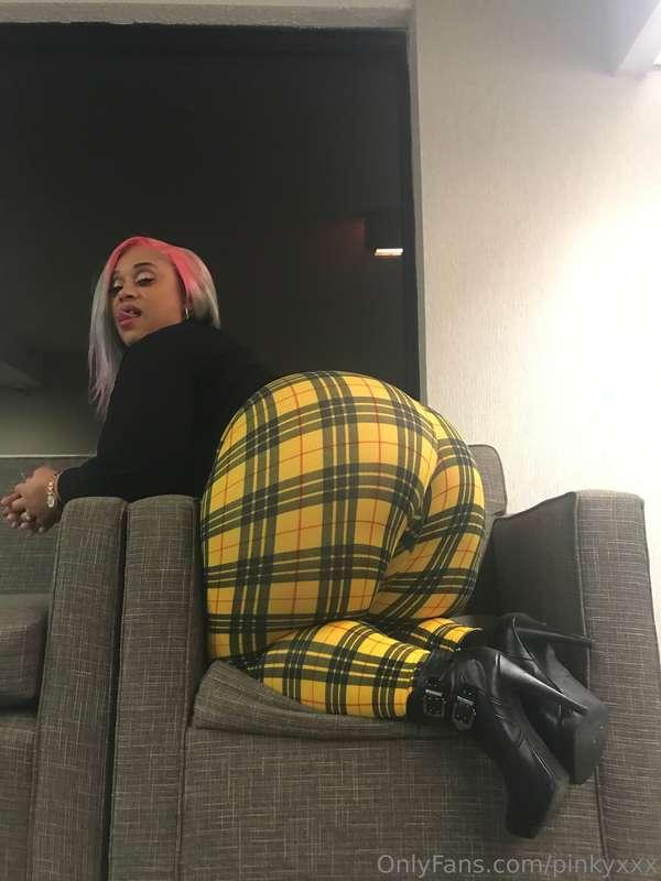 Looking soft, but I promise I bite 💋