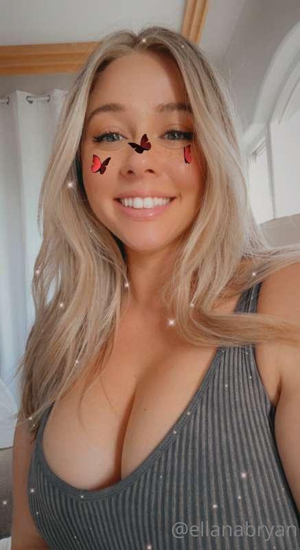 heyyy 😏🧁  if you missed my BDAY livestream or wanna see more..