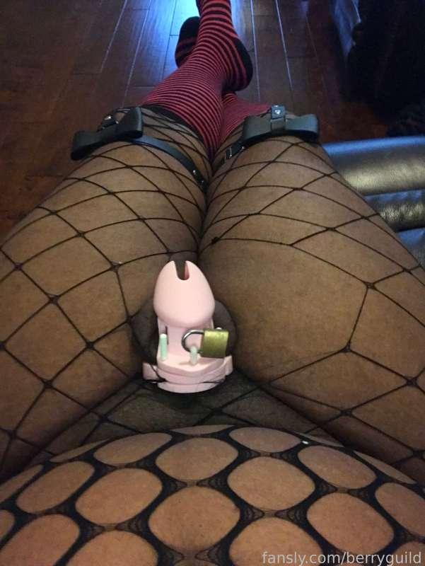 They call me chubby but they never call me ugly~💖😘🌈

| #nsfw #thick #thighhighs #fishnets #chastity #caged #femboy |