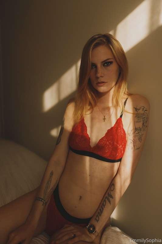 Goodmorning.. The sun is shining and i can be your sunshine