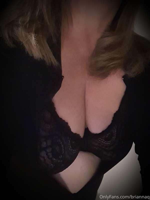 Warm and alone by my fire tonight😘