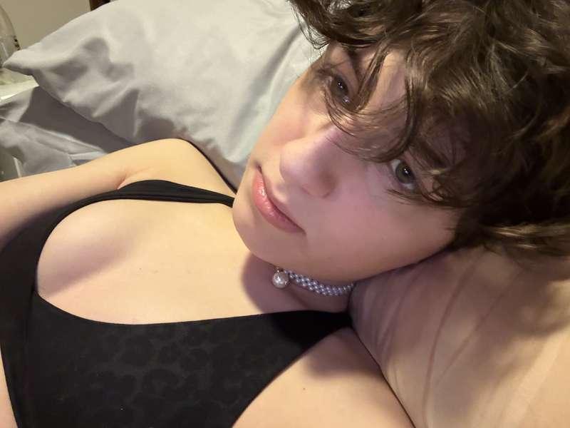 Eyes say “angel” mouth says “try me” 😘