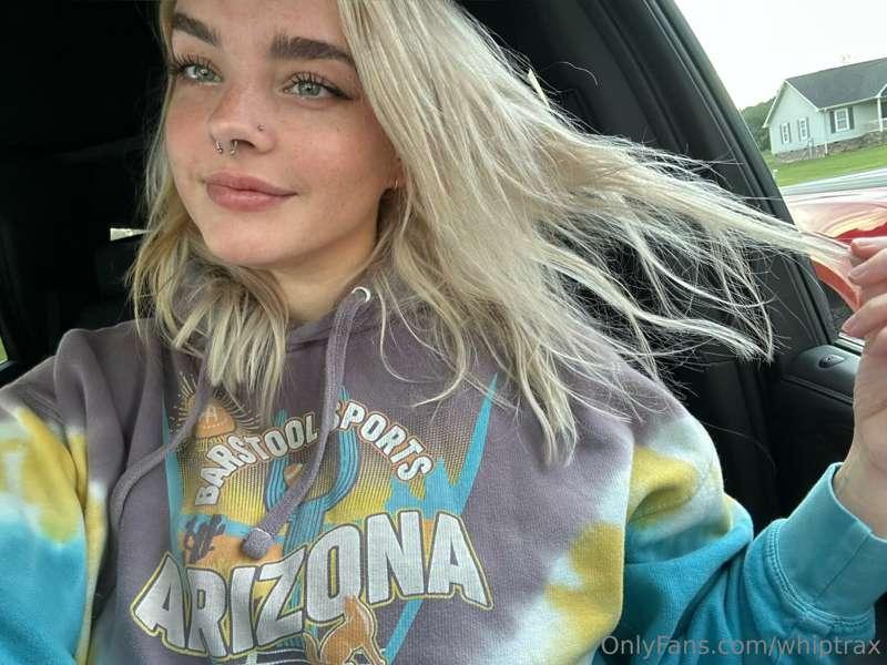 Hoodie weather!! We’ll kinda
