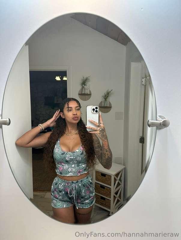 Let me ***rate your dick daddy*** before night time 🌙 😼 hone..