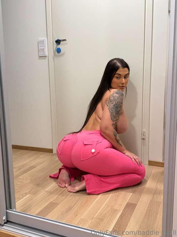 Can we get 100 likes?🥺🫵🏽
