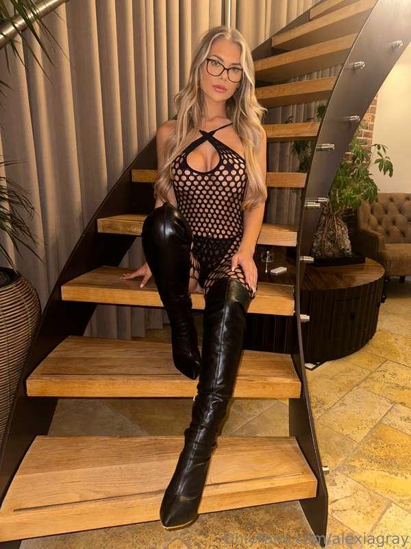 I see you looking… want to see more?😉