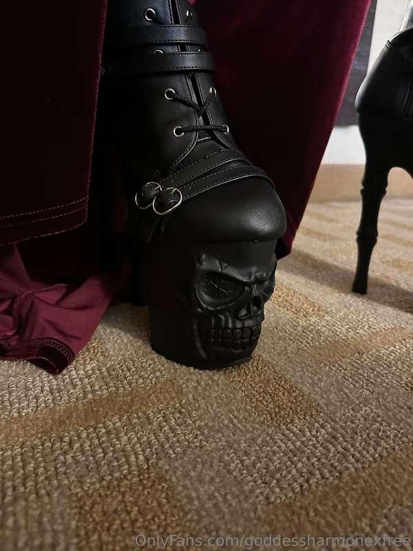Put your balls on the floor slave 😈