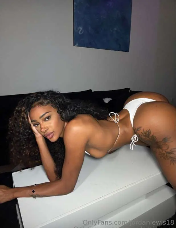 🚨ON LIVE RIGHT NOW JOIN🚨freckled dominican beauty @drayadomi..