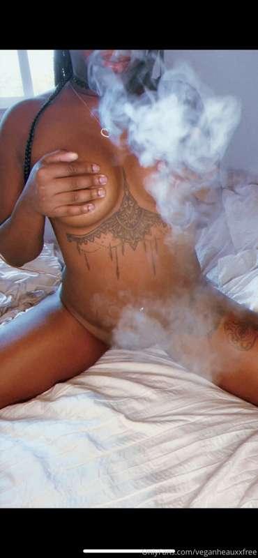 🌬 𝟺/𝟸𝟶 𝚏𝚞𝚕𝚕 𝚗𝚞𝚍𝚎 𝚙𝚑𝚘𝚝𝚘 𝚜𝚎𝚝 💨
11 uncensored nudes while I smo..