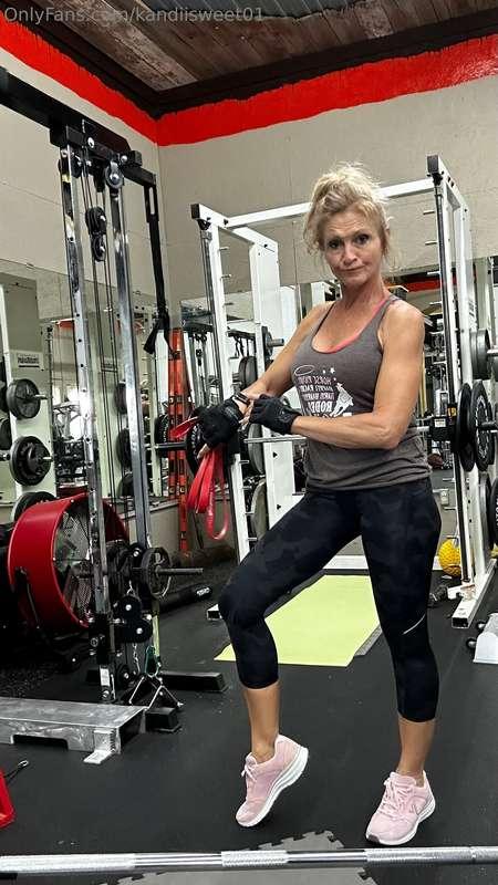 I’m glad you survived the weekendWelcome backLegs Legs 🍭🦵🍭💕