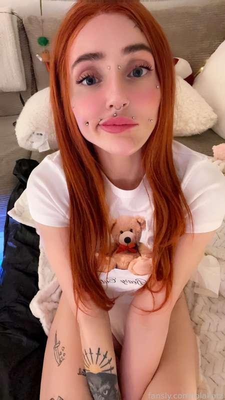 i’d be way cuter with a fat load of cum on my face no? would you do it? 🍆💦😇

#german #redhead #cutie #babyface #sizequeen #bigtits #bigboobs #daddysgirl #little #bimbo