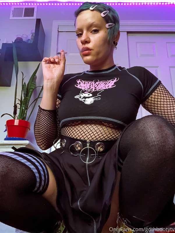 Follow me on my VIP @missgothbooty