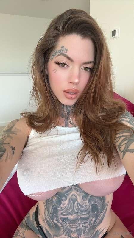 I'm in a very playful mood today... 🤭 Do you want to play wi..