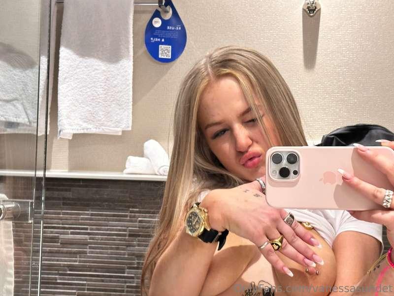 hey, buy my recent message to see without hands 😉💓💖