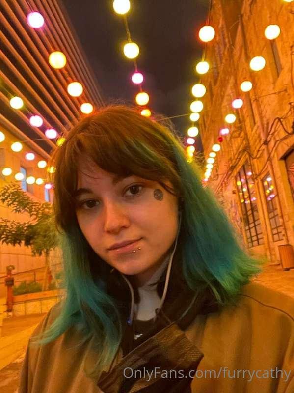 I don't really like walking in the evening🤷‍♀️ But this stre..