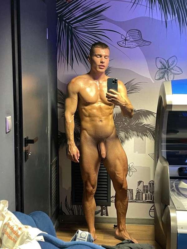Sweaty and hot🥵