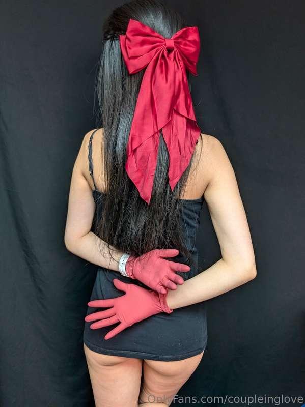 Place something into my gloved hands and receive your reward..