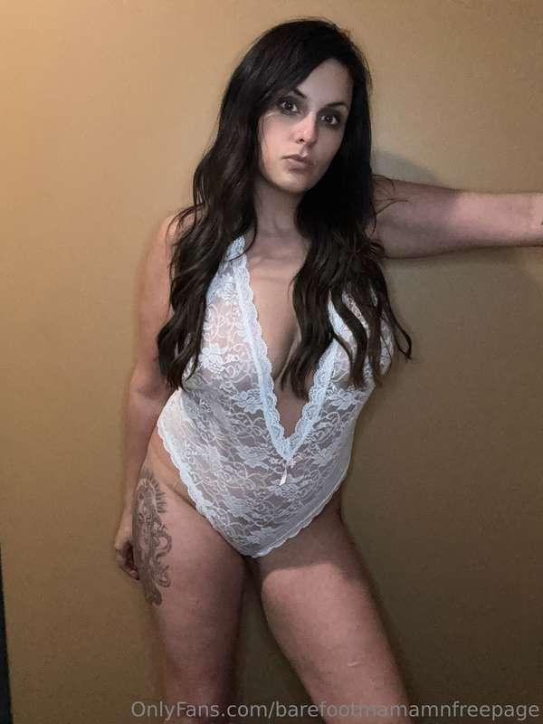 Your Goddess in white🤍🤍🤍Enjoy this and 4.5k nude pics UNLOCK..