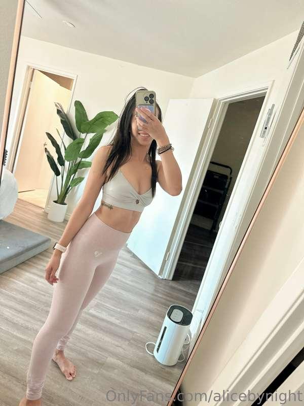 All ready for my yoga class this morning👀💖 it was much neede..