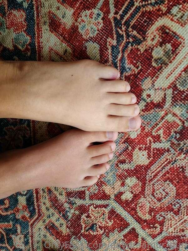 Slight delay in posts cuz ya girl broke her toe yesterday ni..