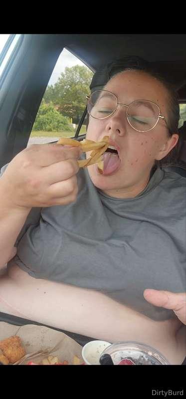 🥳Happy Fetish Friday! This week's fetish: Feeding the fatty ..
