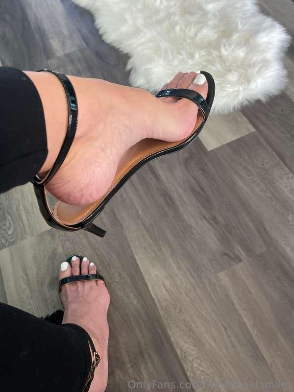 A little dangle goes a long way 😉💋