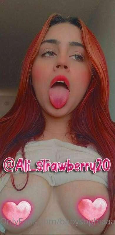 (24) 🍒 SLUTTY READ HEAD WANTS YOU TO SEE HER🍒

🍑 HUGE ASS🍑
🍓..