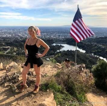 Feeling on top the world right now, Come and hang out!! 🔥💕💋