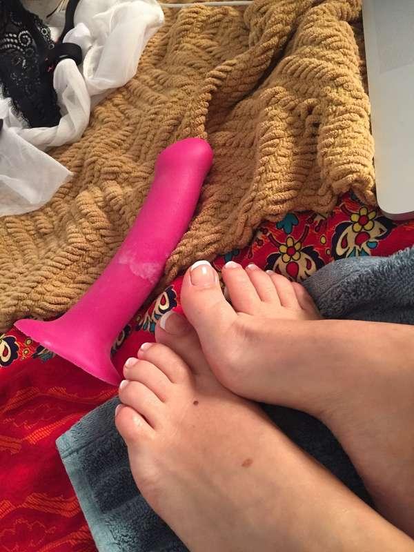 Pussy cream and oiled up feet! Just had an amazing Skype sho..