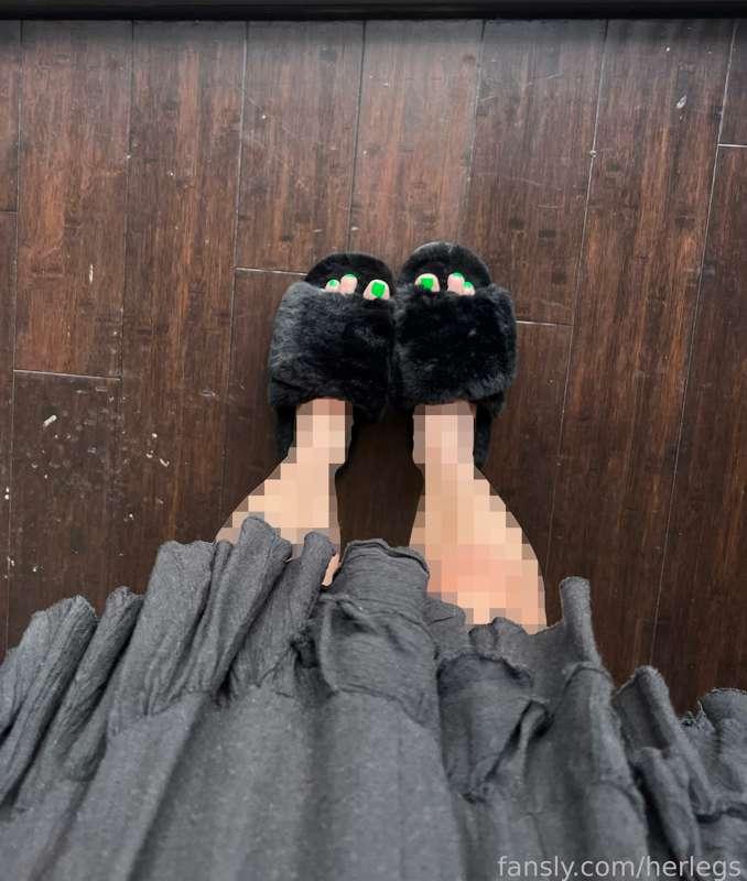 today, like every morning, don't forget to worship my feet. They are in your mind, you know them... you worship them. They... are your religion. 

I don't even need to talk to you and I bet you can actually hear my voice inside your head..... I am inside you beta. I own you. 

Obedience is pleasure 😈