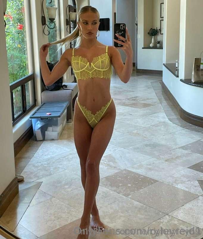 just turned 18😍 & lost her virginity on camera 🎥 @ryleyreid1..