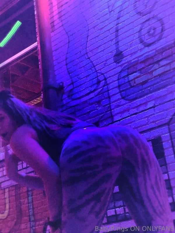 ALL ABOUT DAT ASS 🍑🍑🍑🍑🍑

ANOTHER BOOTY POST !! 💙💜💙💜💙

JUST M..
