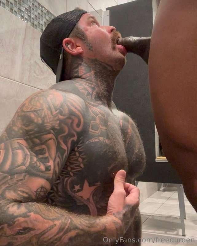 Being a good little gym slut and servicing all the hung jock..
