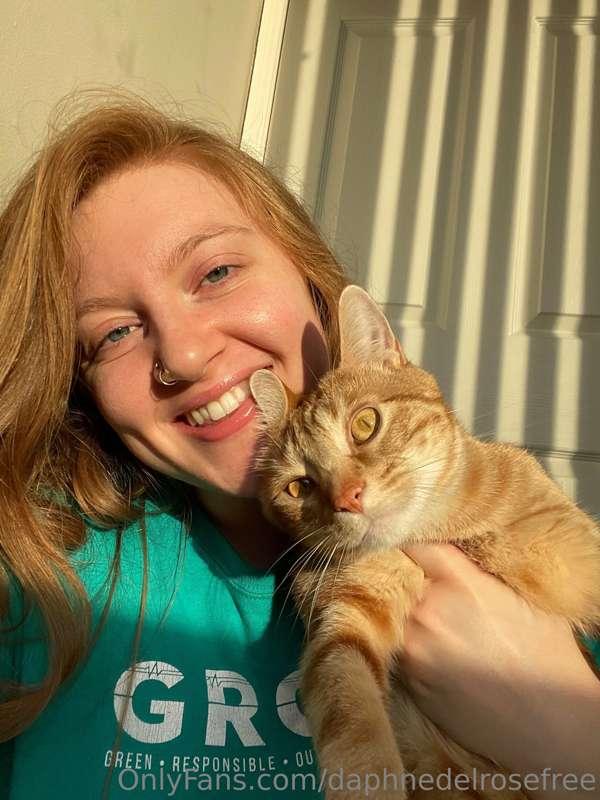 Just me holding my hairy ginger pussy 🐱 😂