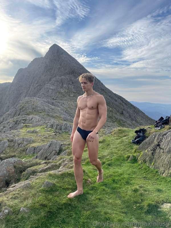Would you hike with me? 💪🏼🤤   Who also wants to see the shor..