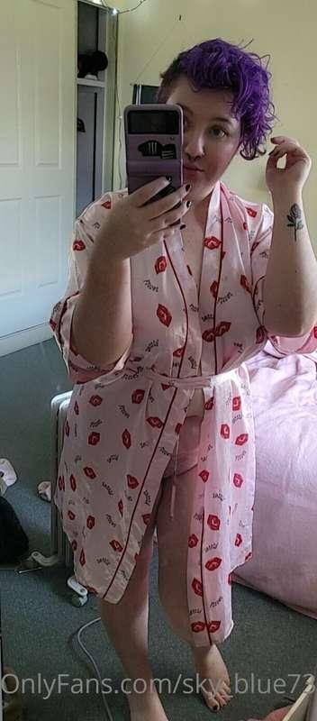 Anyone else just love a silk robe ? 😍🥰💞