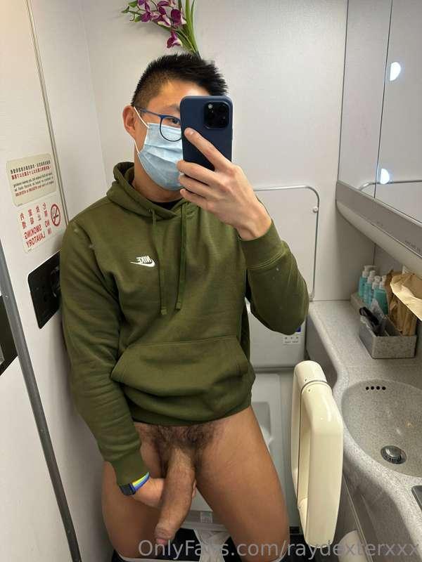 Always so fucking horny when I fly ✈️