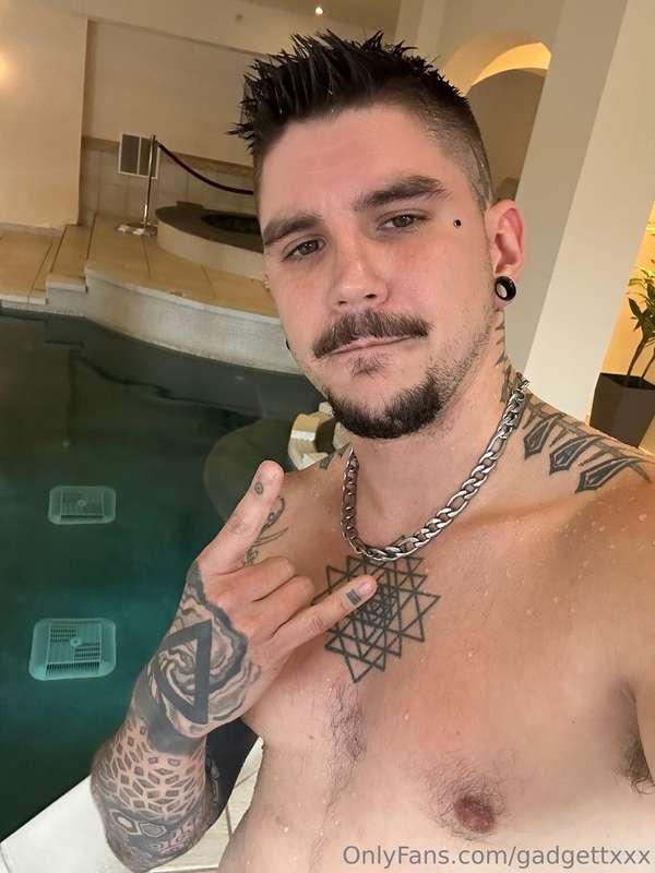 Hey sexy boys… sorry I was at a festival all weekend without..